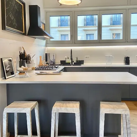 Bright&stylish Near Duomo, Center Apartment Milan