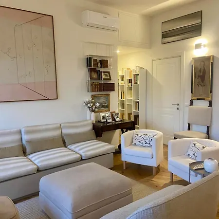 Apartment Bright&stylish Near Duomo, Center Milan